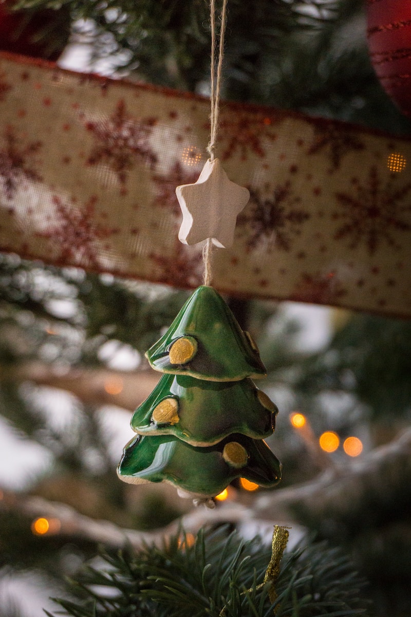 Lindweiler schmückt den Weihnachtsbaum